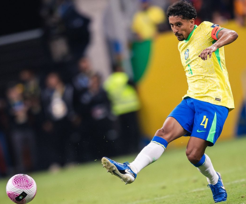 他在接受采 他在接受采