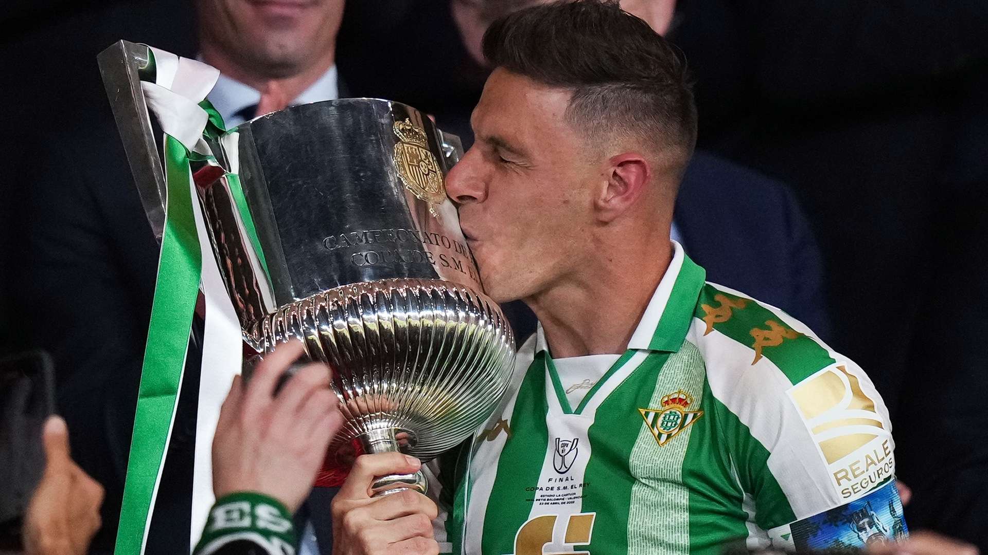 强调中后场 强调中后场